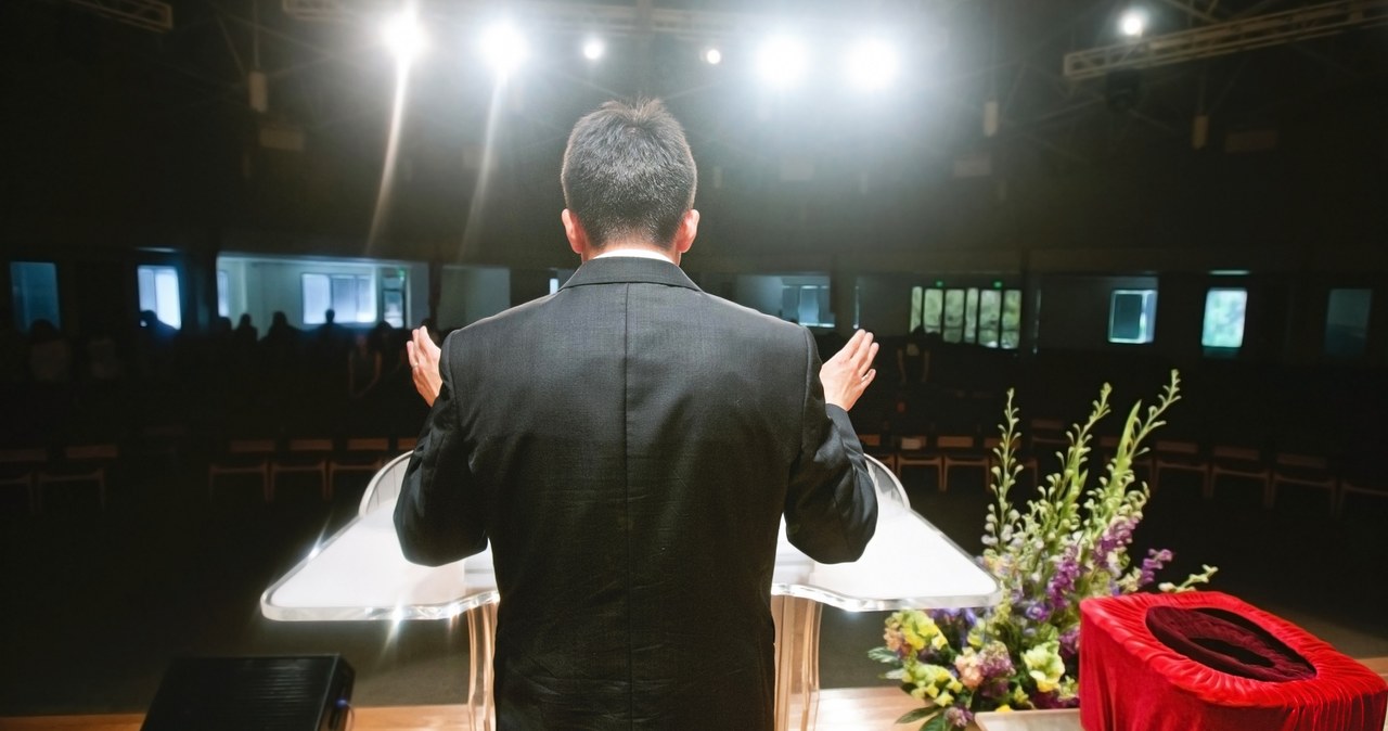 Uzbrojeni i zamaskowani: Pastor porwany podczas nabożeństwa