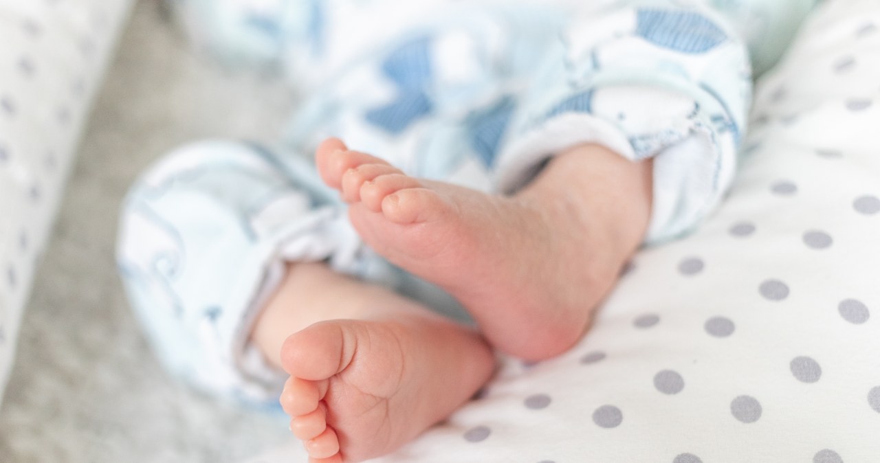 ​Wychłodzony noworodek w szafce. Zarzuty dla trzech osób