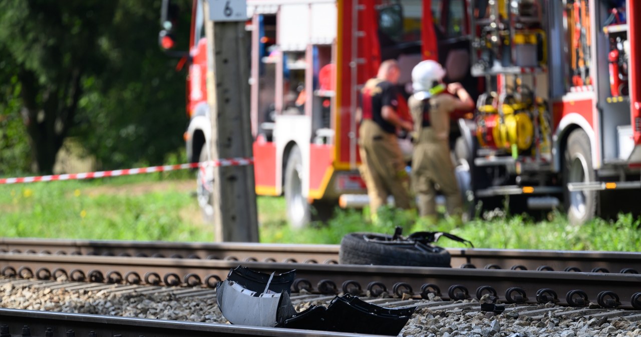 Auto zderzyło się z pociągiem Intercity. Podróżowało nim ok. 1300 osób