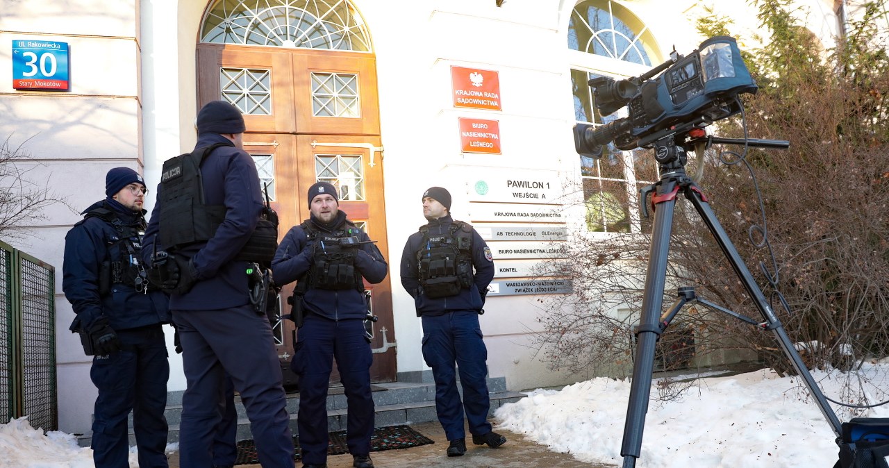 Musieli włamywać się do szaf. Kulisy przeszukania w siedzibie KRS