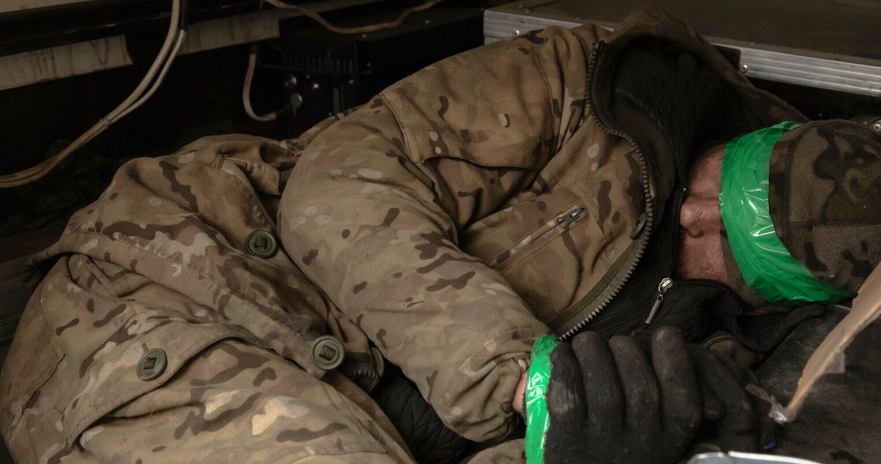 Dwa ciosy, w tym jeden od władz. Rosjanie walczą trochę po omacku