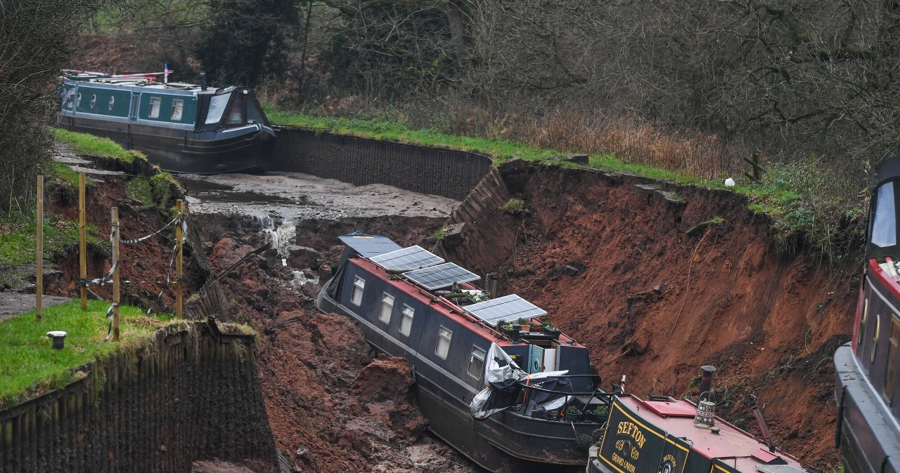 "Jak po wybuchu bomby". Gigantyczna dziura na kanale w Anglii