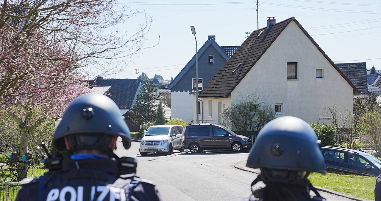 Ofiary związane taśmą, krzyk w telefonie. Przerażające fakty ws. potrójnego zabójstwa