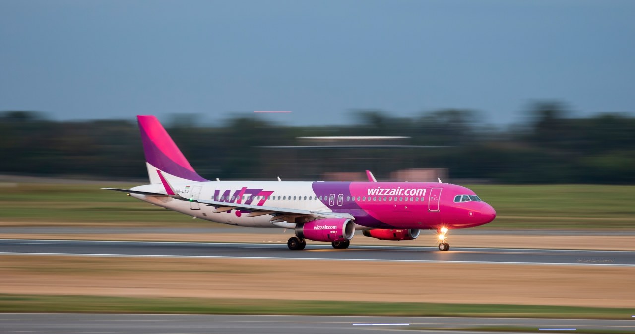 Awaryjne lądowanie samolotu Wizz Air. Syn gwiazdora disco polo wszczął awanturę