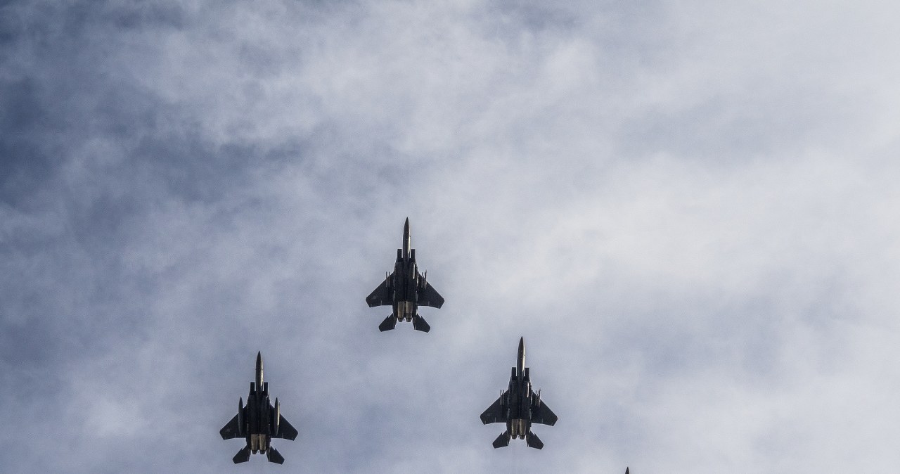 Pilot robił selfie, zderzyły się dwa F-15. Ustalenia raportu