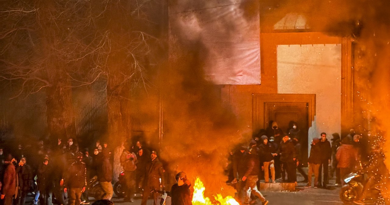 Reżim w Iranie trzyma się mocno. "Uderzenie USA musiałoby być dobrze zaplanowane"