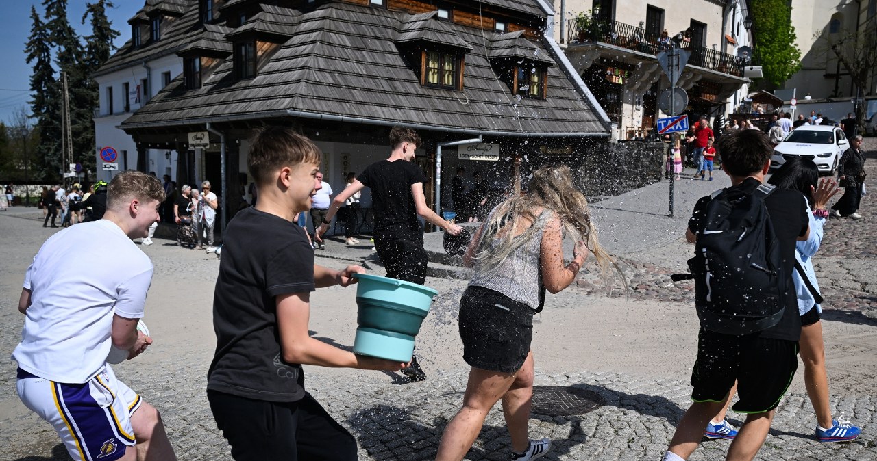 Czy wiesz, dlaczego polewamy się wodą w Wielkanoc? Ta tradycja ma pogańskie korzenie