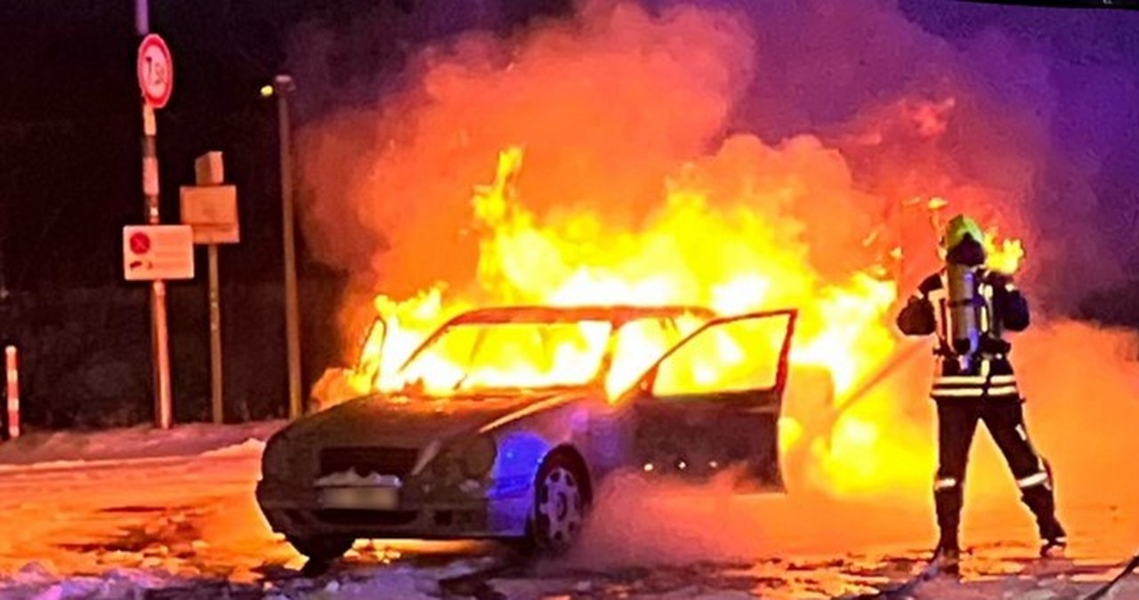 On tankował, ona zapaliła papierosa. Mercedes Polaków spłonął na stacji w Niemczech
