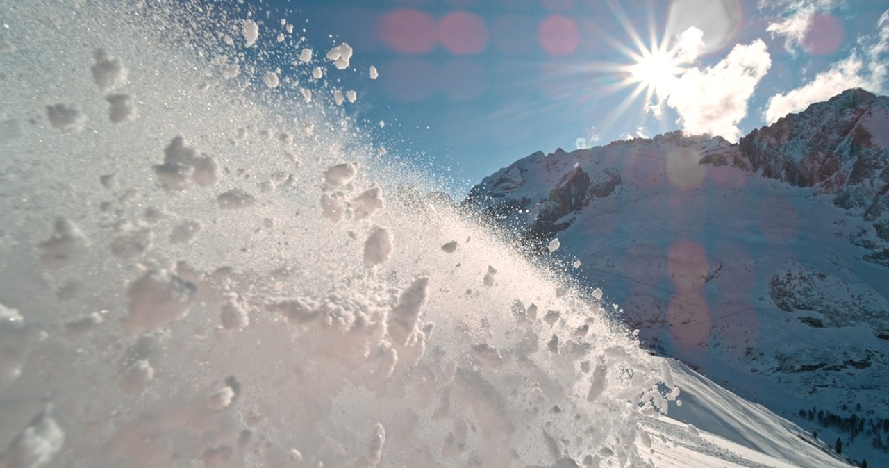Dwie osoby nie żyją, kilka jest rannych. Seria lawin w Alpach