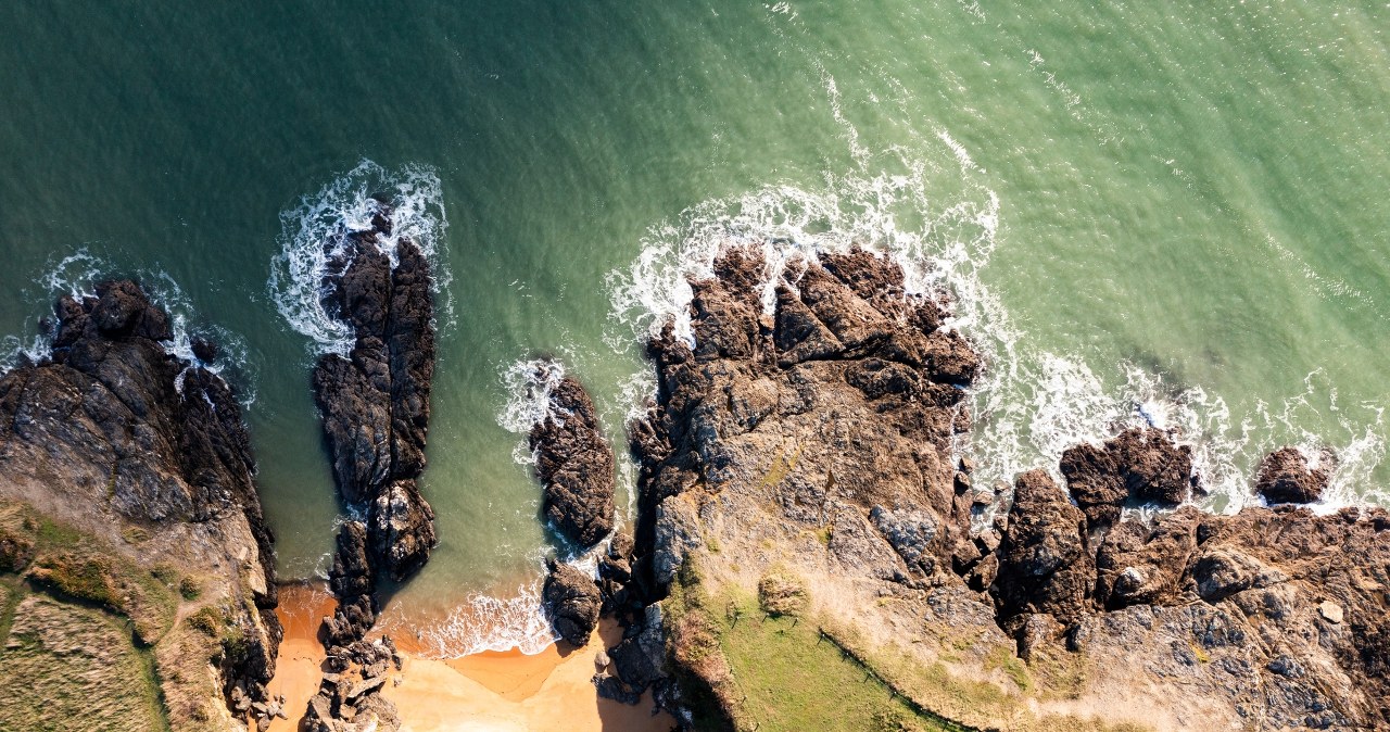 Gigantyczny mur sprzed 7 tysięcy lat. Archeolodzy zaskoczeni skalą odkrycia na dnie Atlantyku
