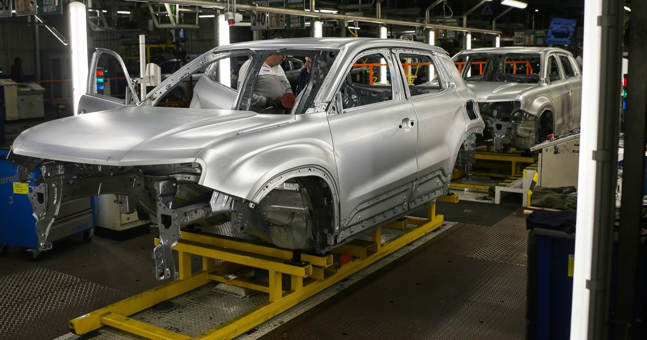 Kilka tysięcy osób straci pracę po zmianach w fabryce aut? Związkowcy biją na alarm