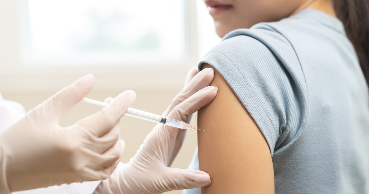 Podważali sens szczepień i maseczek. Izba Lekarska zdecydowała ws. medyków