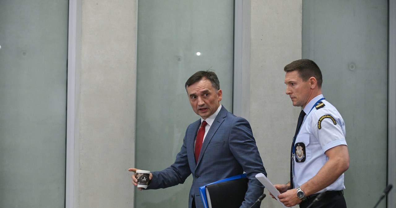 Zbigniew Ziobro doprowadzony przed komisję ds. Pegasusa. Oto co powiedział do policjanta