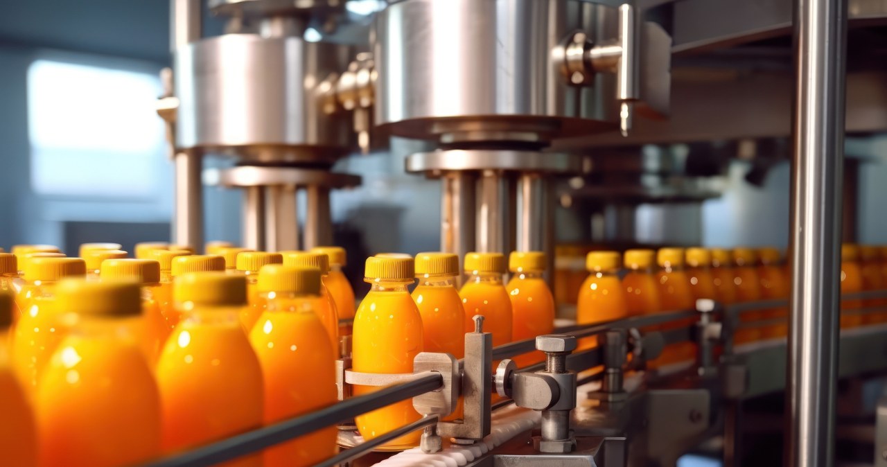 "Naturalny i "świeżo wyciśnięty". Nie daj się oszukać kupując sok