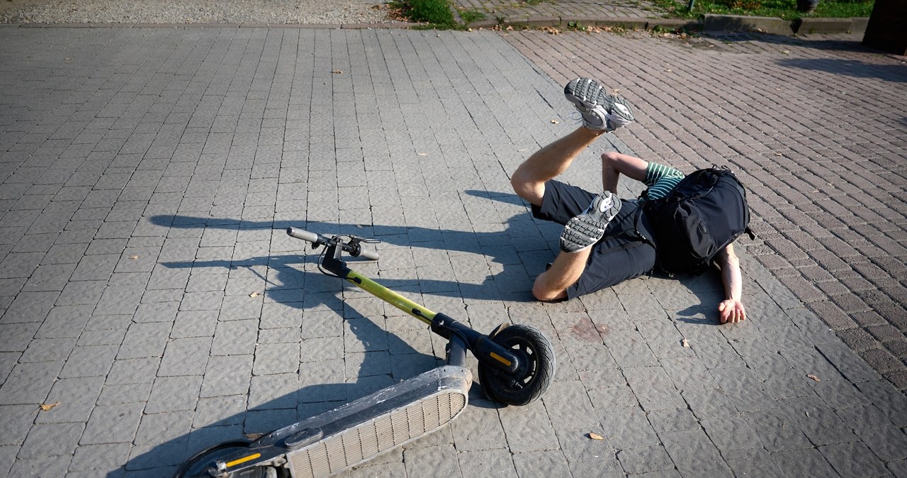 Wsiadają na hulajnogę i nie dojeżdżają do szkoły. Oto powody