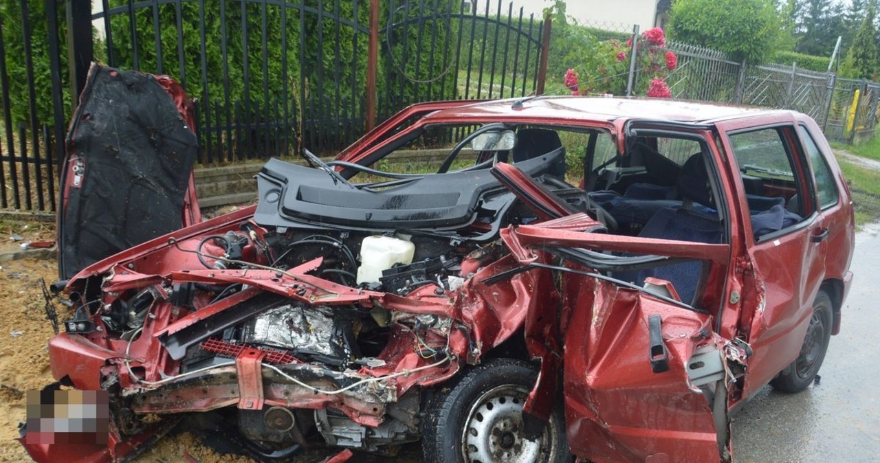 Czołowe zderzenie dwóch aut w Lubelskiem. Nie żyje mężczyzna