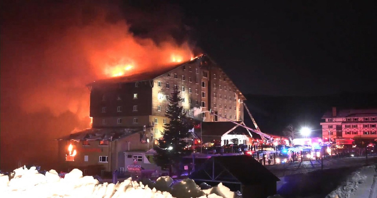 Dziesiątki ofiar pożaru hotelu w ośrodku narciarskim. Ludzie wyskakiwali z okien