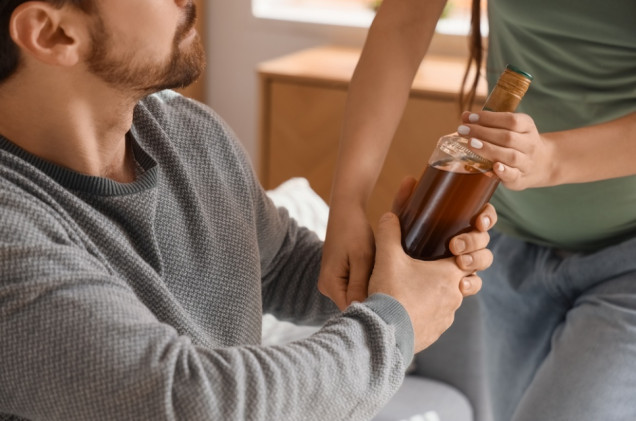 Ilu Polaków pije alkohol? Zaskakujący wynik badań CBOS