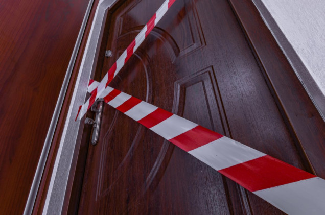 Niemowlę zmarło z wychłodzenia w mieszkaniu. Po tragedii matka nagle zniknęła