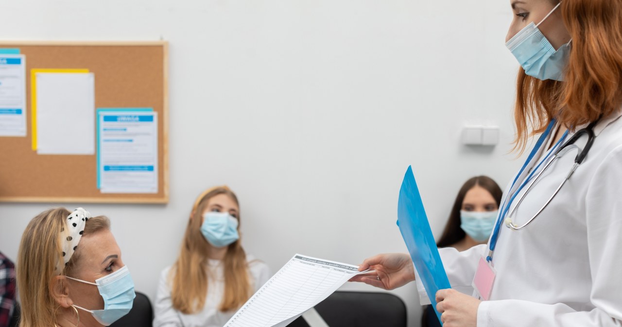 Szpitale wprowadzają ograniczenia. Covid-19 atakuje