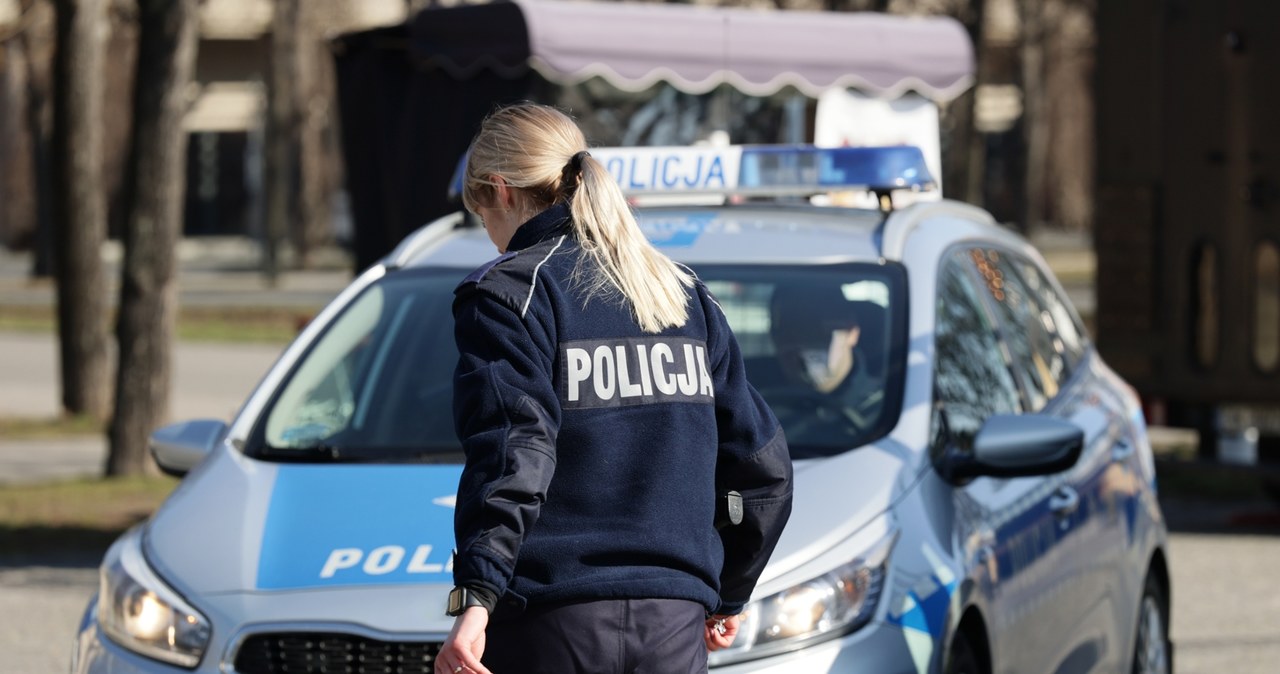 Związała się z zatrzymanym. Policjantka ma być wydalona ze służby
