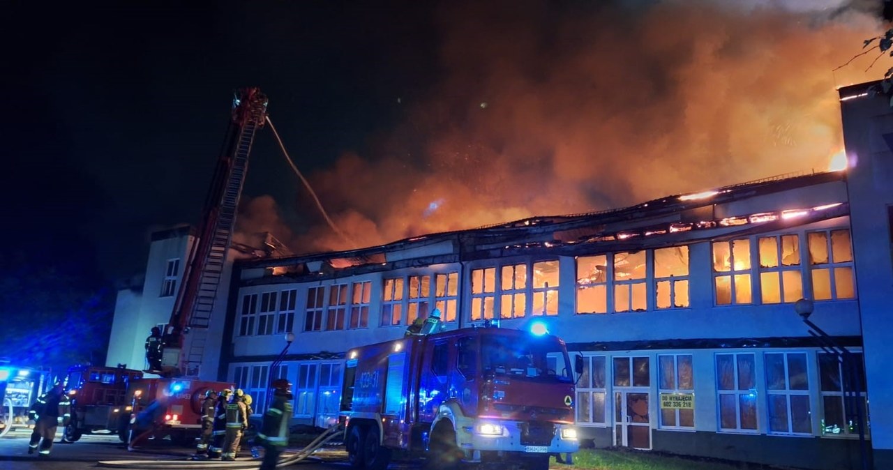 Pożar w Hajnówce. Ogień na dwóch poziomach budynku