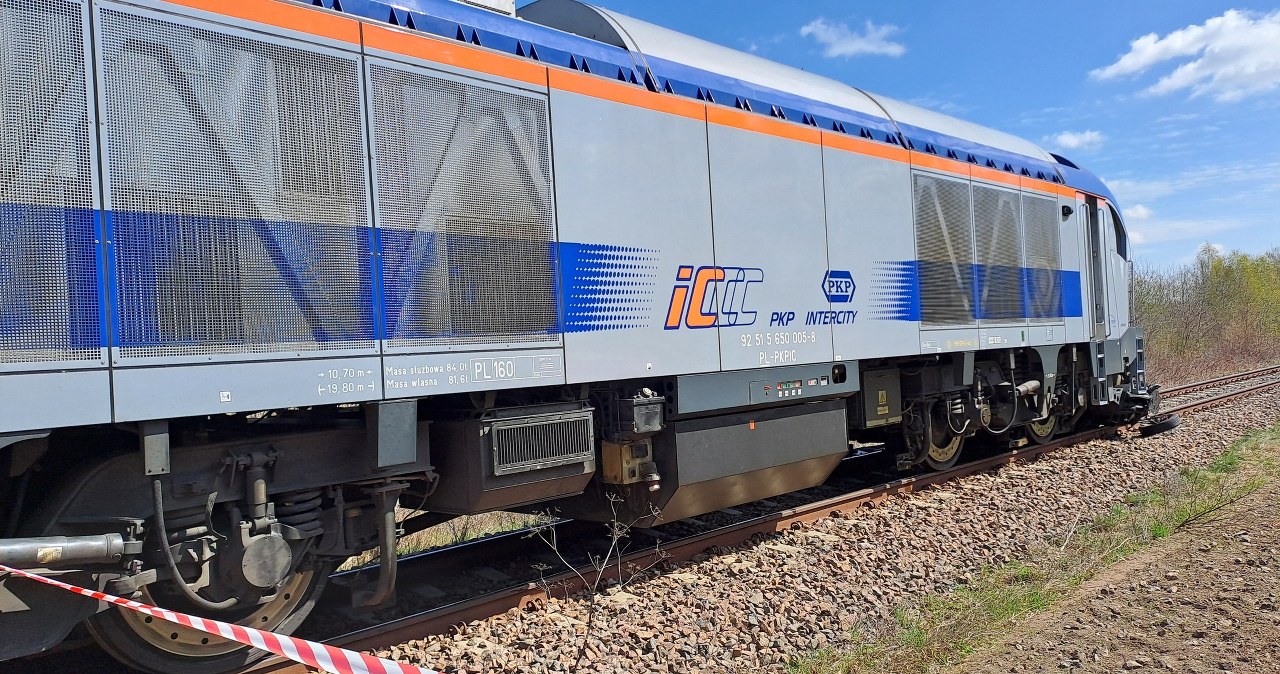 Tragedia na torach. 77-latek wjechał pod pociąg
