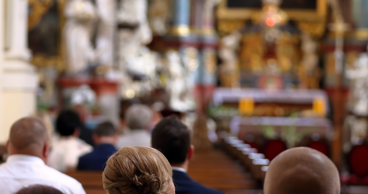 ​Liczenie wiernych w polskich parafiach. Proboszcz komentuje: "To żenująca hipokryzja"