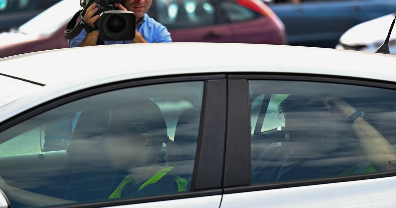 Podpalone ciało mężczyzny na drodze. Zmiana zarzutu dla proboszcza