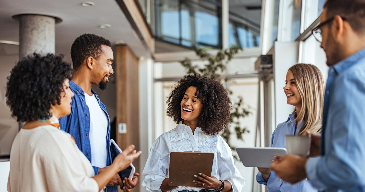 Młodzi nie przywiązują się do pracodawcy? Zaskakujące dane o rynku pracy