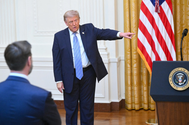 Niewiarygodny przekręt w Białym Domu. Zarobił 100 tysięcy dolarów na słowach Trumpa