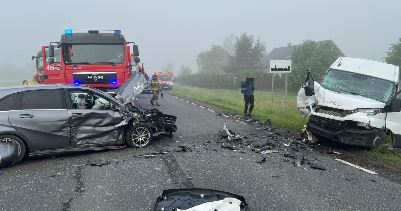 Poważny wypadek w Gołyminie. Zderzenie trzech pojazdów