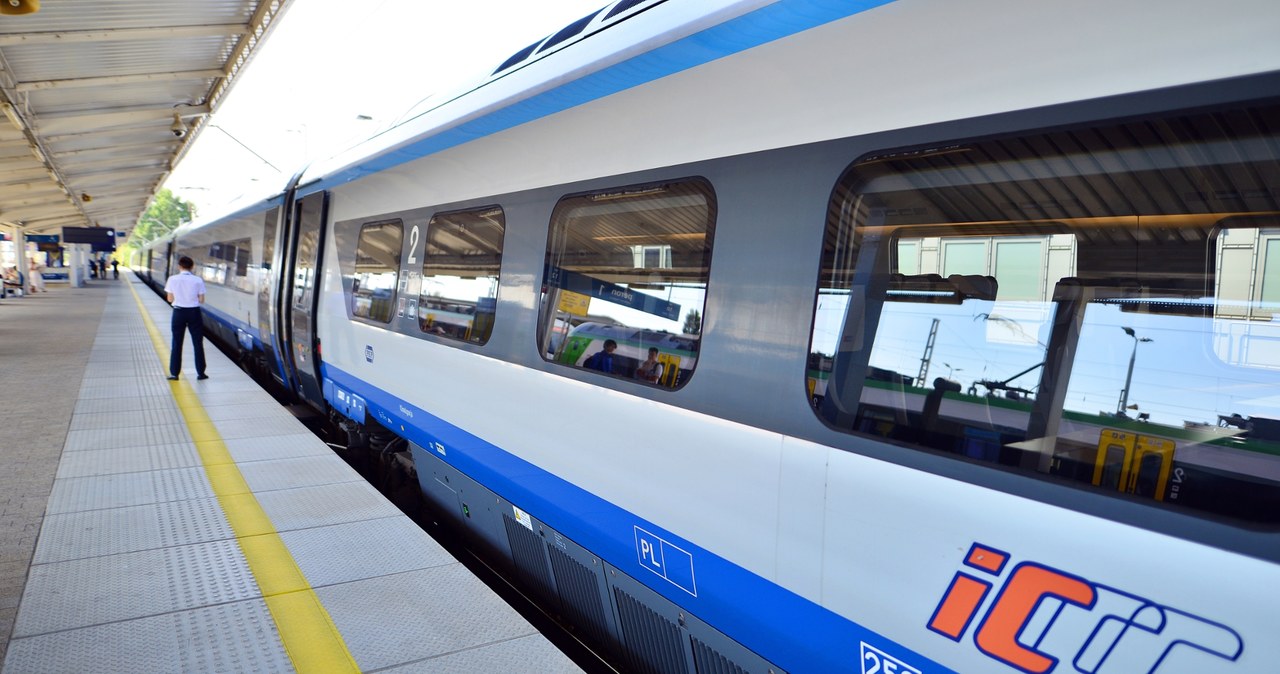 Dwa pociągi skierowane na siebie w Małopolsce. Błąd i duże opóźnienia na kolei