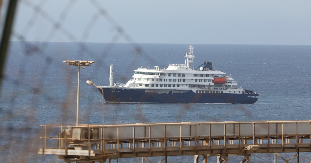 MV Hondius zbliża się do portu. Co dalej z pasażerami i statkiem?