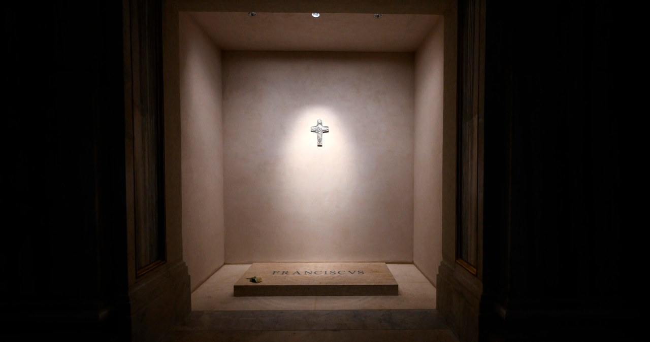 Tak wygląda grób papieża Franciszka. Pokazano zdjęcia