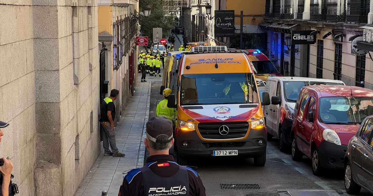 Miał tu powstać hotel, piętra nagle runęły. Strażacy walczą o życie zaginonych