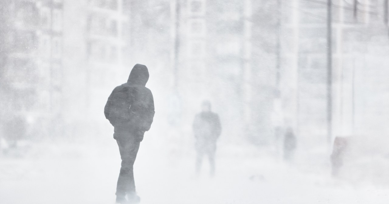 Alerty IMGW. Intensywne opady śniegu, silny wiatr i oblodzenia