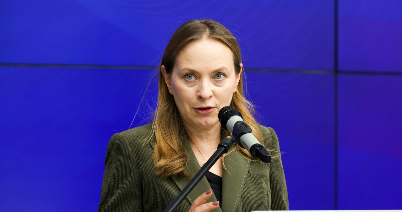 Rząd zatwierdza zmiany w KPO. Znikają podatki od aut spalinowych