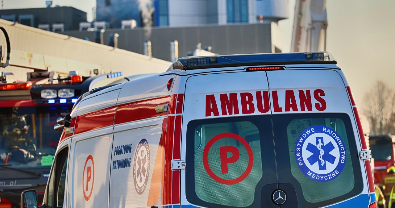 Mężczyzna z raną nogi znaleziony na przystanku w Gdańsku. Policja wyjaśnia incydent