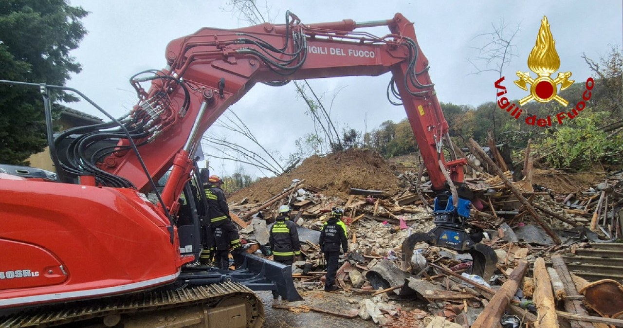 Chciał ostrzec sąsiadkę, sam zginął. Tragiczne skutki lawiny błotnej we Włoszech
