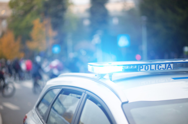 Wjechał na chodnik i potrącił dwie osoby. Wypadek w Jeleniej Górze