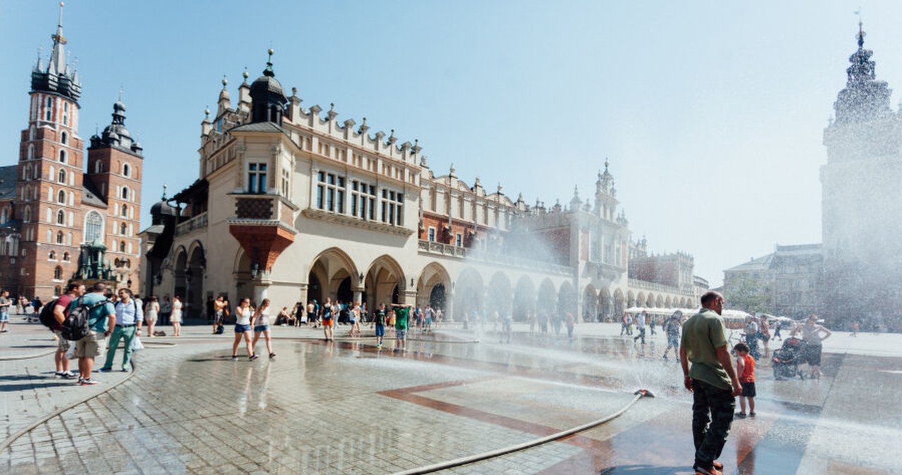 Fala upałów nadciąga do Krakowa. Miasto uruchamia kurtyny wodne