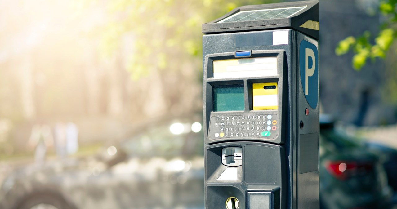 Metropolia Śląska stawia na słońce. Nowe biletomaty już działają