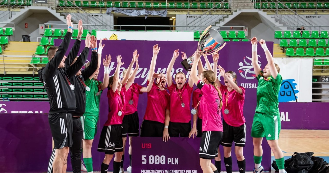 Pod Krakowem trenują wicemistrzynie Polski w futsalu. Piłkarki z Targowianki z medalami!