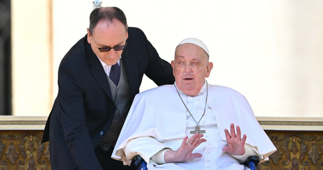 Papież znowu zaskoczył. Pojawił się w niecodziennym stroju