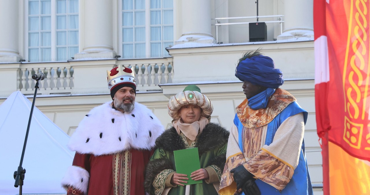 Tłumy na Trakcie Królewskim. Orszak Trzech Króli przeszedł przez Warszawę