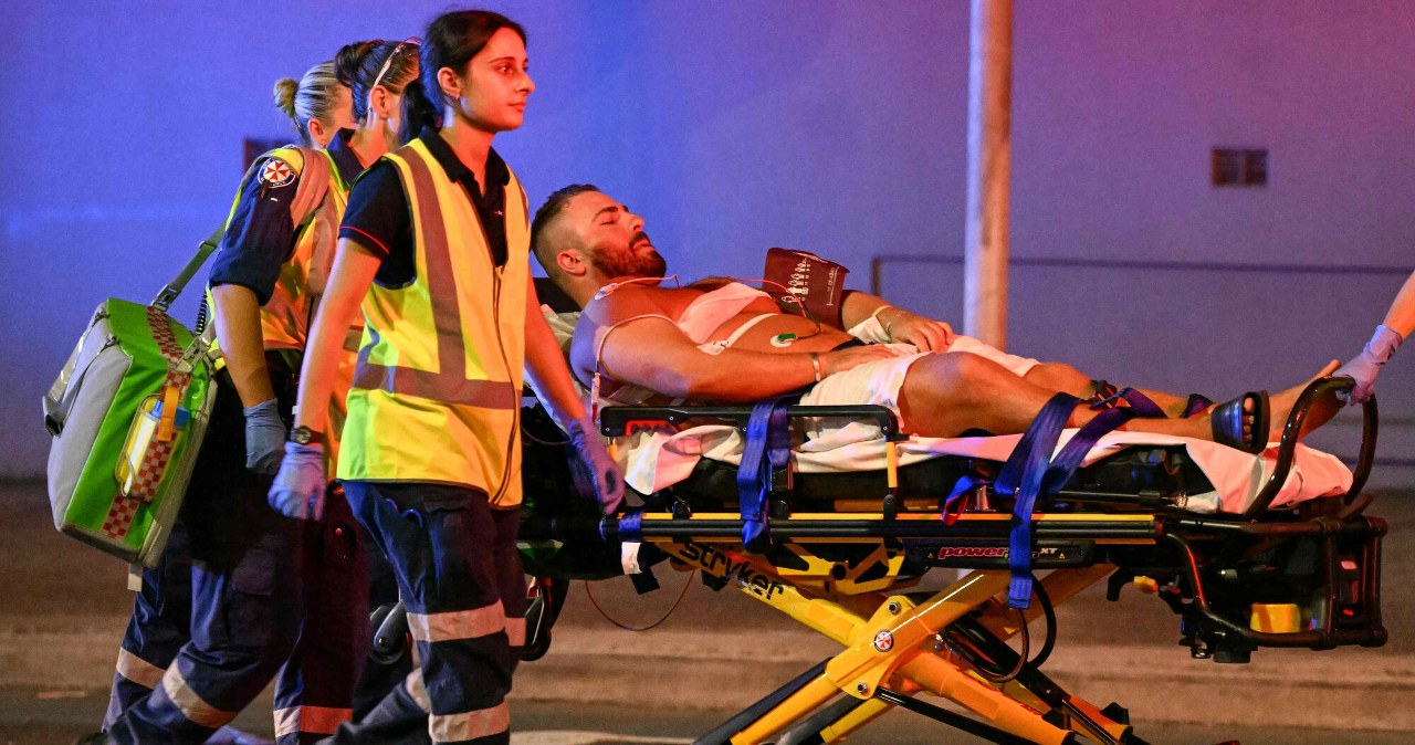 "Prawdziwy bohater". Zobacz moment obezwładnienia jednego z napastników z Sydney