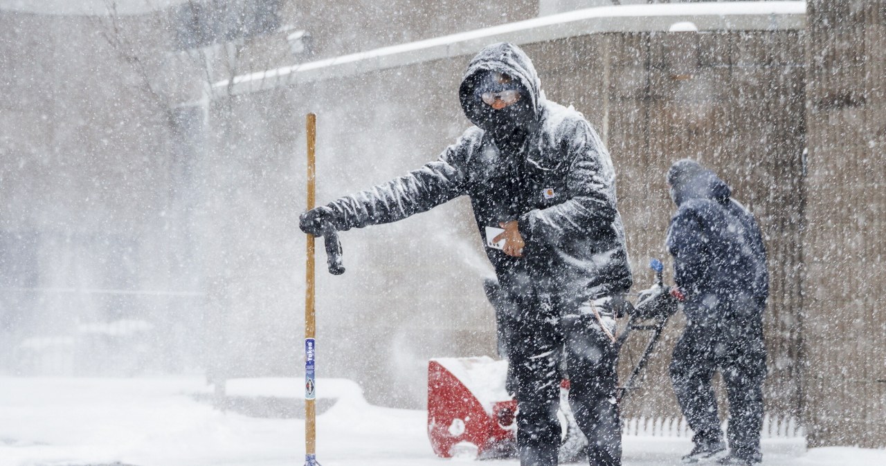 Potężne burze śnieżne sparaliżowały USA. Apele władz