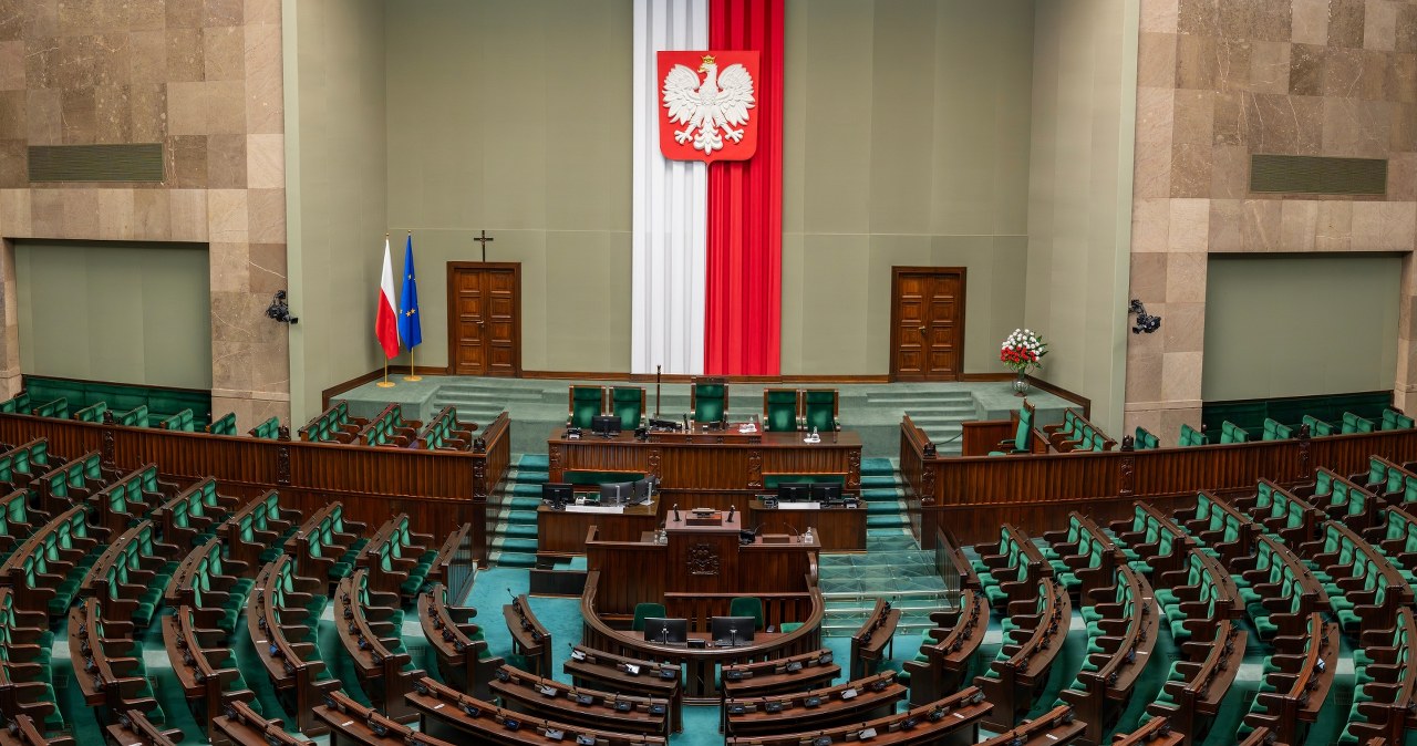 Zaskoczenie w najnowszym sondażu politycznym. Dwie partie z takim samym poparciem
