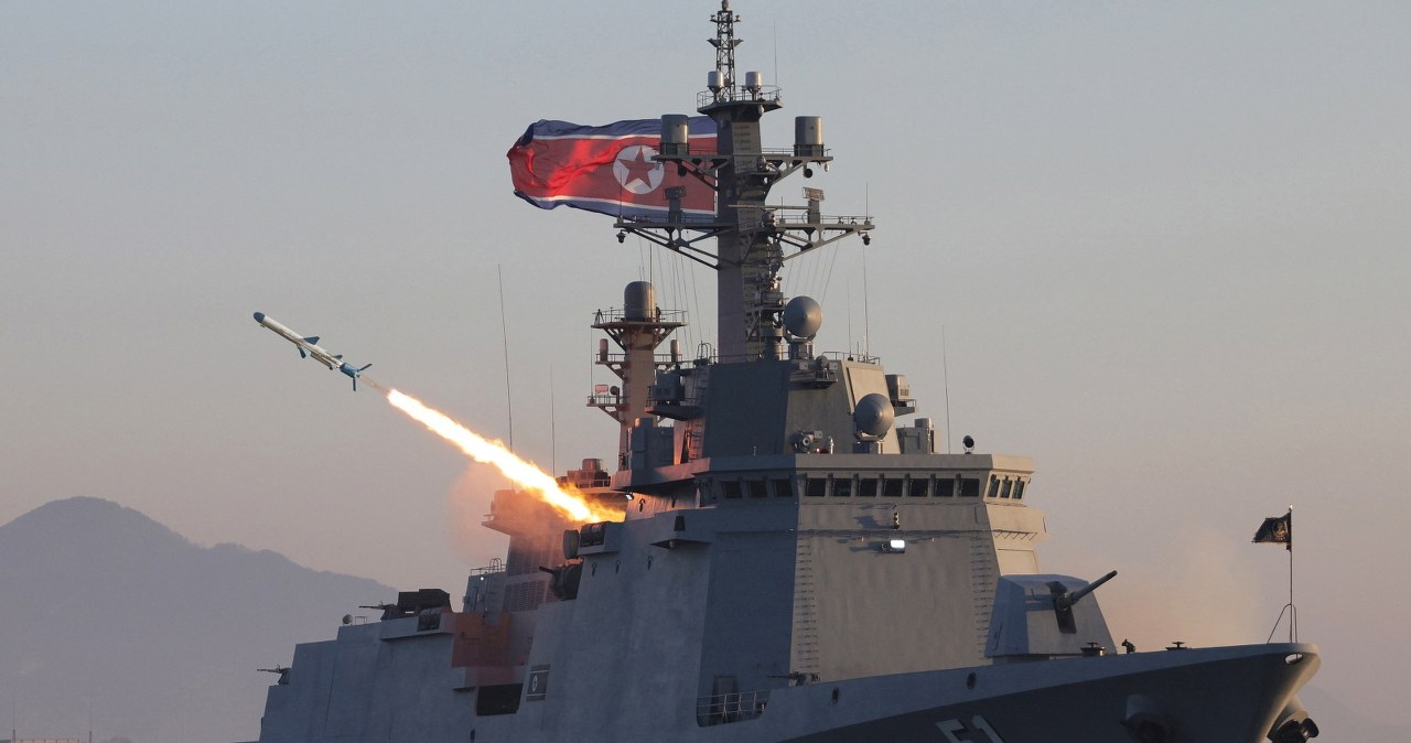 Niszczyciel Czoe Hjon w akcji. Wystrzelono pociski